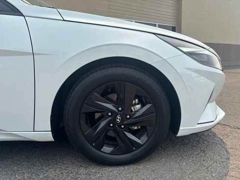 Used 2021 Hyundai Elantra SEL w/ Convenience Package FWD image 2