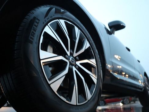 Used 2025 Volvo XC60 B5 Plus w/ Climate Package image 12