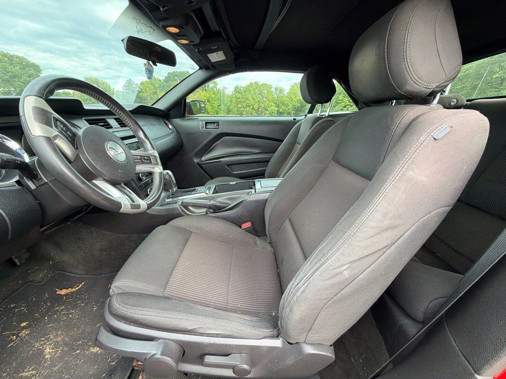 Used 2014 Ford Mustang Convertible RWD image 10
