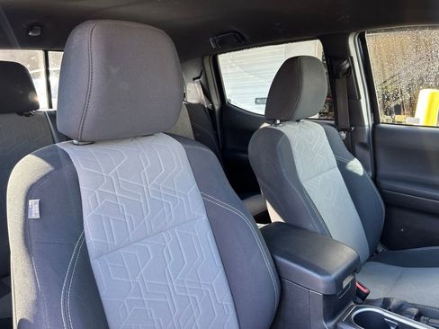 Used 2020 Toyota Tacoma TRD Off-Road w/ Technology Package image 14