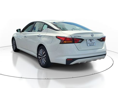 Used 2025 Nissan Altima 2.5 SV FWD image 3