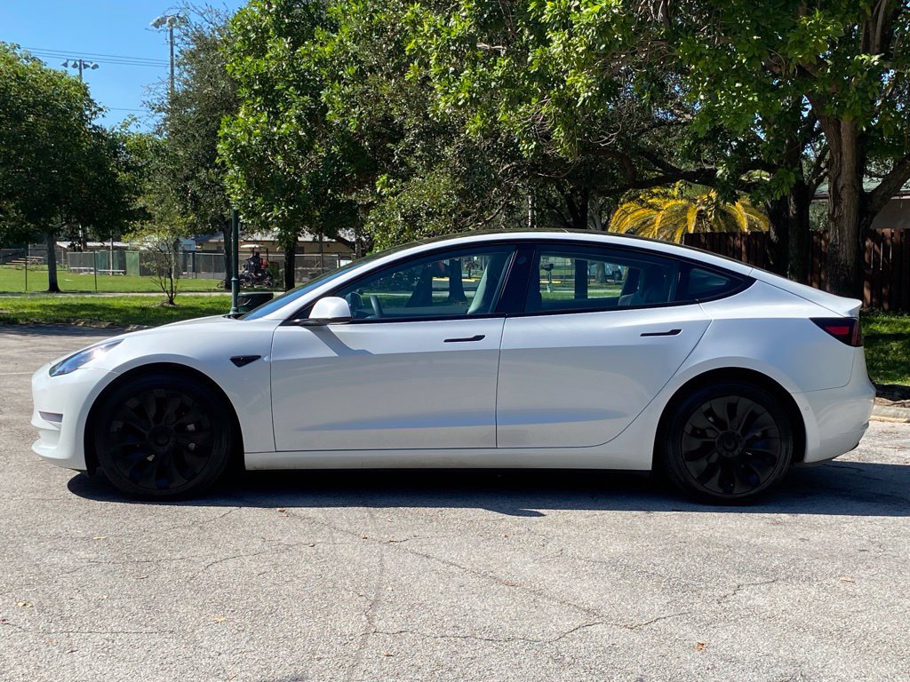 Used 2022 Tesla Model 3 Long Range AWD/4WD image 9