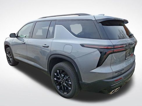 Used 2025 Chevrolet Traverse LT w/ Enhanced Driving Package image 3