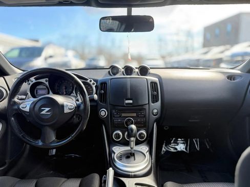 Used 2014 Nissan 370Z Coupe image 11