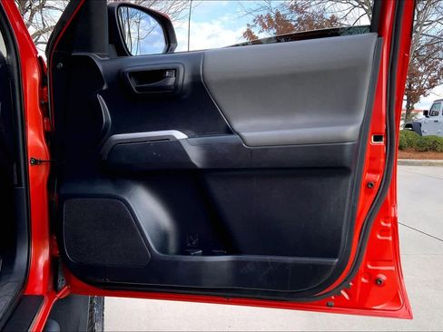 Used 2018 Toyota Tacoma SR5 image 22