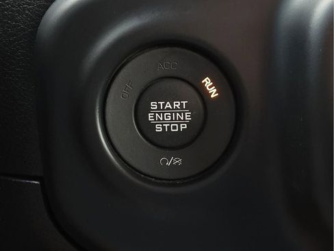 Used 2018 Jeep Wrangler Sport AWD/4WD image 17
