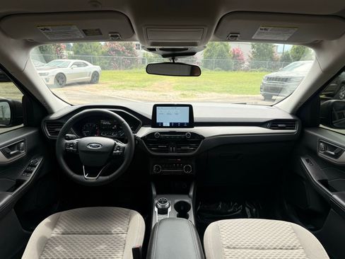Used 2022 Ford Escape SE w/ Cold Weather Package image 24
