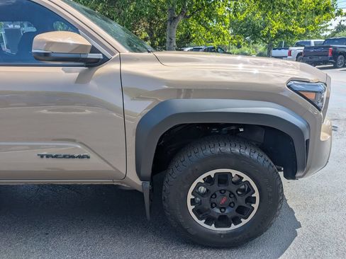 Used 2026 Toyota Tacoma TRD Off-Road w/ TRD Off Road Upgrade Package AWD/4WD image 10