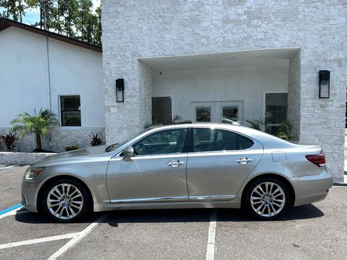 Used 2017 Lexus LS 460 image 2
