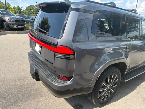 Used 2026 Lexus GX 550 w/ Accessory Package (2T) AWD/4WD image 42