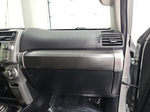 Used 2018 Toyota 4Runner SR5 AWD/4WD image 37