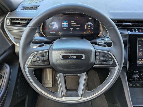 Used 2024 Jeep Grand Cherokee Altitude image 19