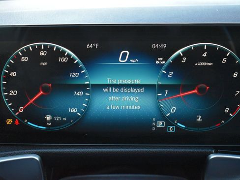 Used 2023 Mercedes-Benz GLB 250 image 30