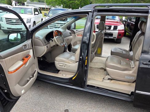 Used 2008 Toyota Sienna AWD image 23