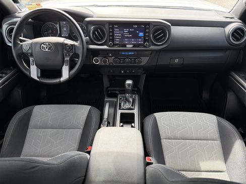 Certified 2021 Toyota Tacoma TRD Off-Road AWD/4WD image 4