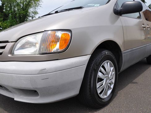 Used 2002 Toyota Sienna LE FWD image 2
