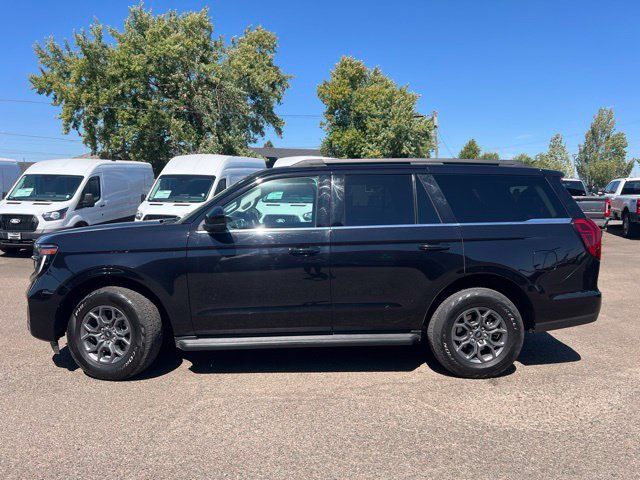 Used 2025 Ford Expedition Active AWD/4WD image 2