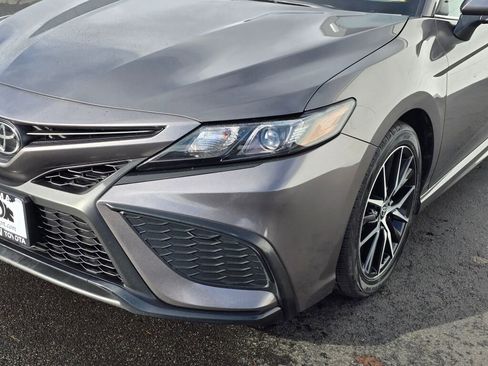 Used 2024 Toyota Camry SE image 10