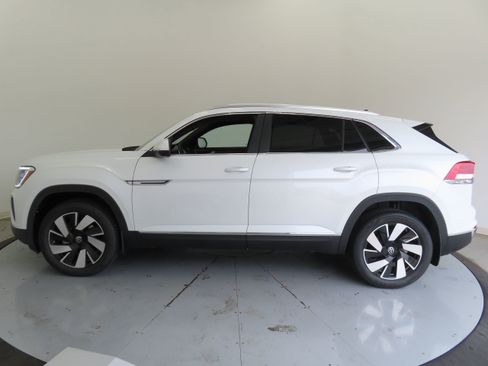 New 2026 Volkswagen Atlas Cross Sport SEL AWD/4WD image 8