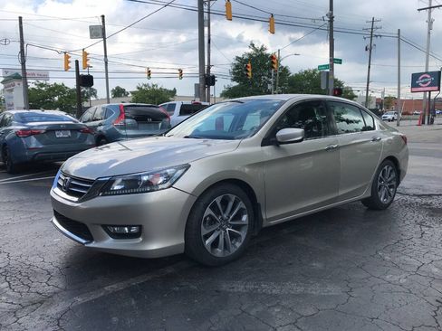Used 2015 Honda Accord Sport image 4