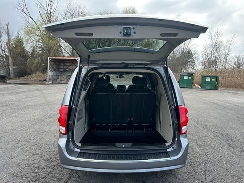 Certified 2019 Dodge Grand Caravan SXT FWD image 17