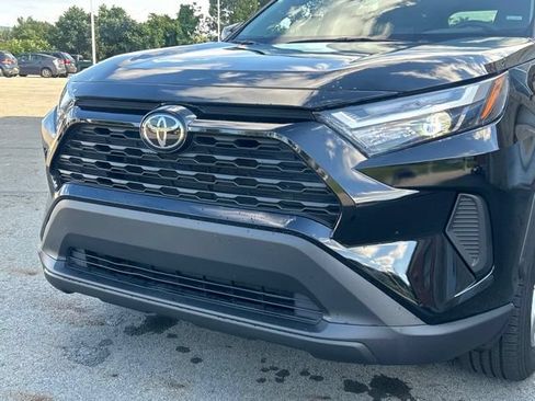 Used 2025 Toyota RAV4 XLE AWD/4WD image 9