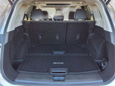 Used 2024 Nissan Rogue SL w/ SL Premium Package image 12
