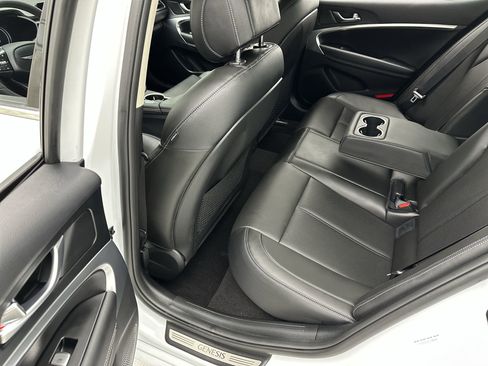 Certified 2025 Genesis G70 2.5T image 22