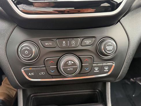 Used 2019 Jeep Cherokee Limited w/ Luxury Group AWD/4WD image 34