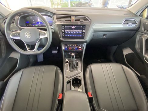 Certified 2023 Volkswagen Tiguan SE FWD image 19