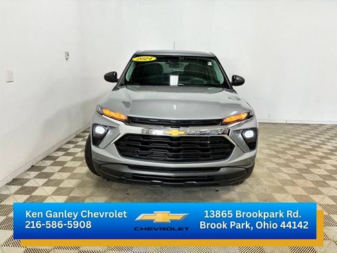 Used 2024 Chevrolet TrailBlazer LS w/ LS Convenience Package AWD/4WD image 2