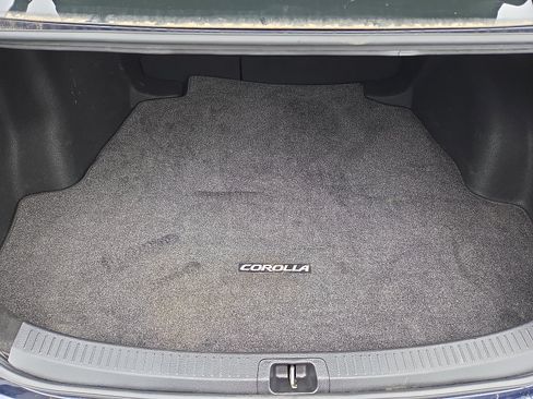 Used 2022 Toyota Corolla LE w/ Carpet Mat Package (TMS) FWD image 31