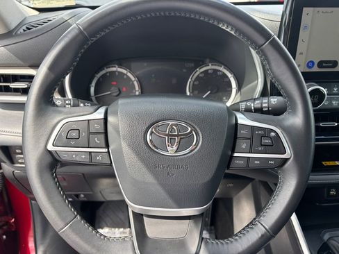 Used 2024 Toyota Highlander XLE image 15