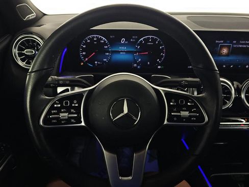 Used 2023 Mercedes-Benz GLB 250 4MATIC w/ Premium Package image 4