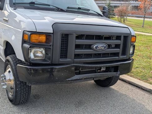 Used 2017 Ford E-450 and Econoline 450 Super Duty RWD image 14