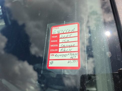 Used 2025 Kia Sportage EX FWD image 8
