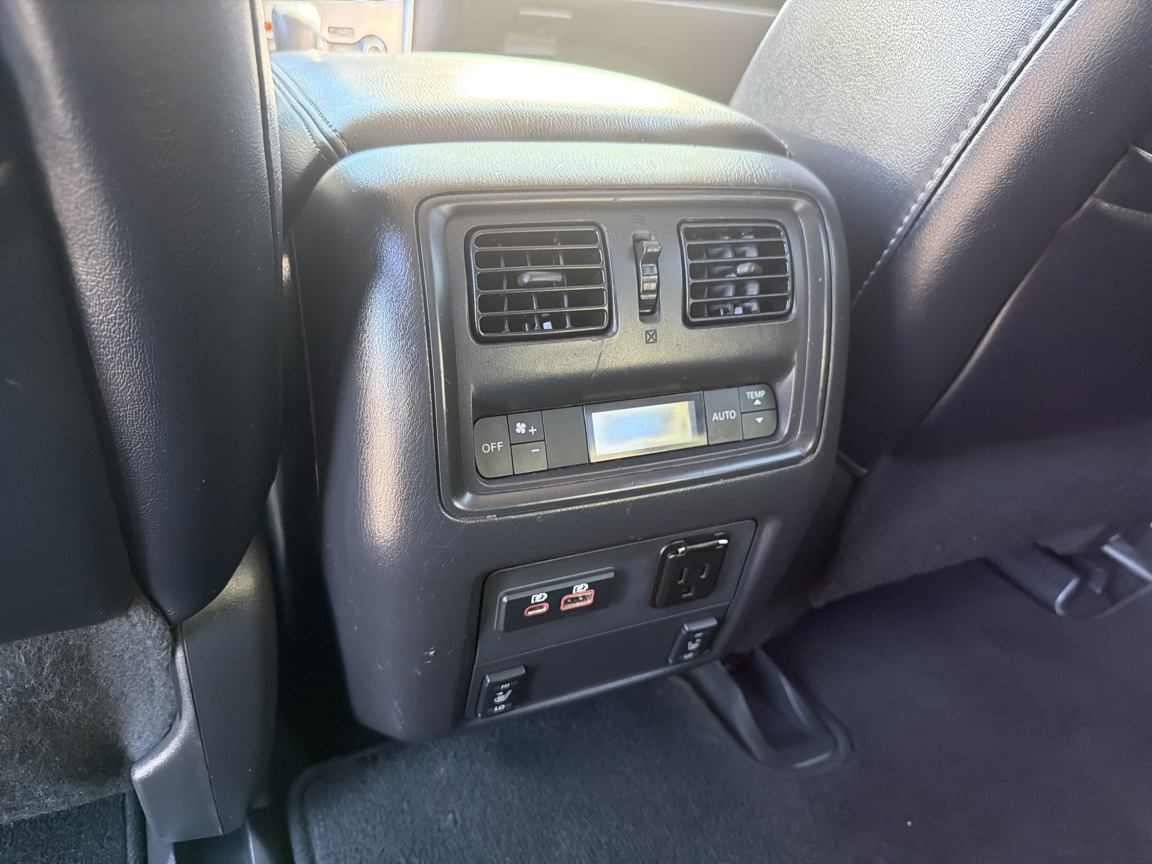 Used 2019 Nissan Pathfinder SL AWD/4WD image 12