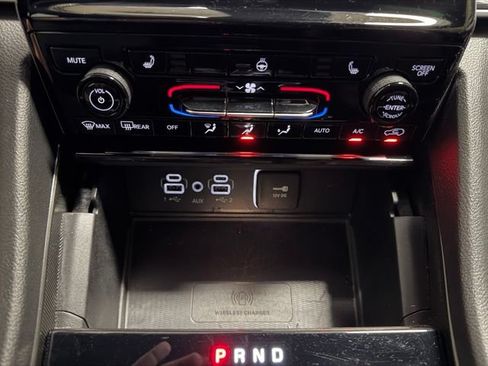 Used 2024 Jeep Grand Cherokee Altitude AWD/4WD image 38