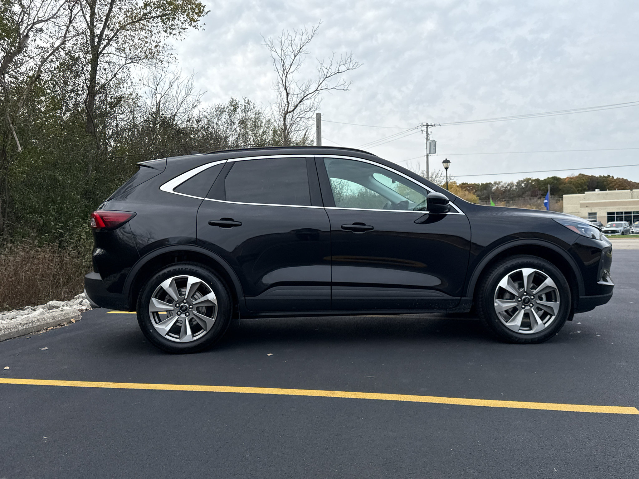 Used 2025 Ford Escape Platinum AWD/4WD image 13