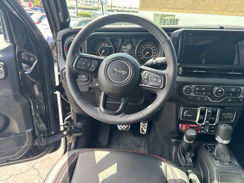 Used 2025 Jeep Wrangler Unlimited Rubicon AWD/4WD image 20