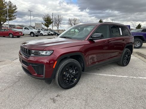 New 2026 Jeep Grand Cherokee Altitude image 13