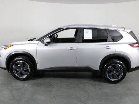 Certified 2025 Nissan Rogue SV image 12