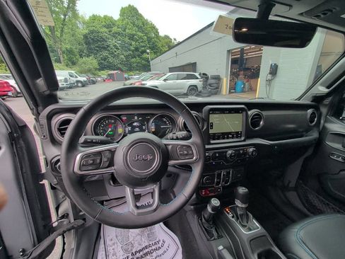 Used 2023 Jeep Wrangler Unlimited Rubicon 4xe AWD/4WD image 11