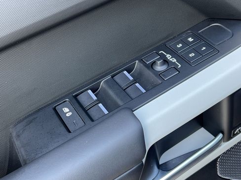 Used 2024 Land Rover Defender 110 SE image 13