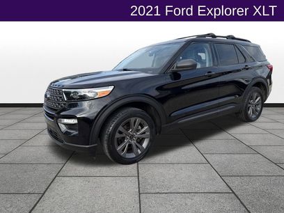 Used 2021 Ford Explorer XLT w/ XLT Sport Appearance Package