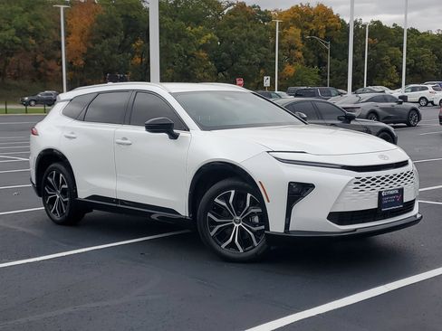 Used 2025 Toyota Crown Signia XLE image 37