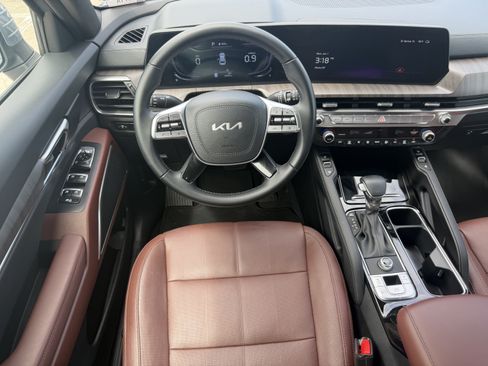 Certified 2024 Kia Telluride EX w/ EX Captain's Chair Package FWD image 15