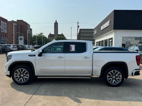 Used 2022 GMC Sierra 1500 Denali w/ Denali Reserve Package AWD/4WD image 3