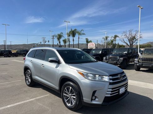 Used 2019 Toyota Highlander XLE image 2