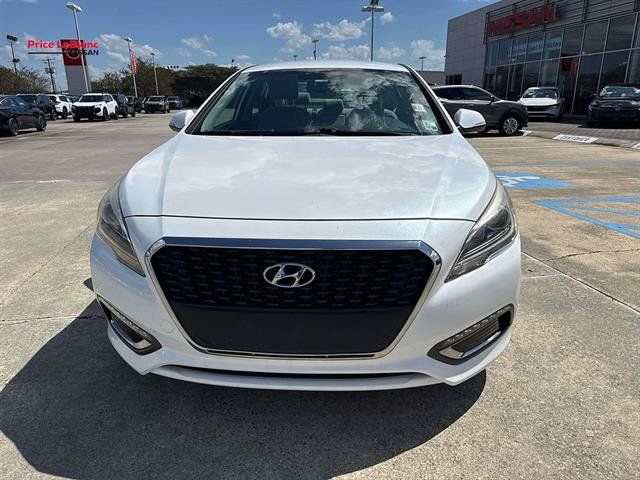 Used 2017 Hyundai Sonata SE FWD image 2